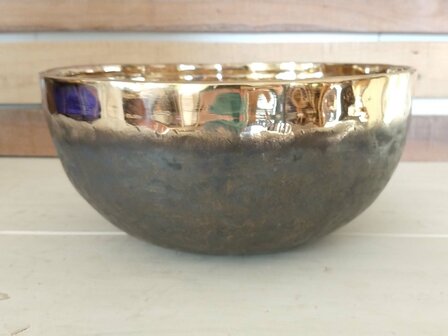 Singing Bowl Ishana, black and gold